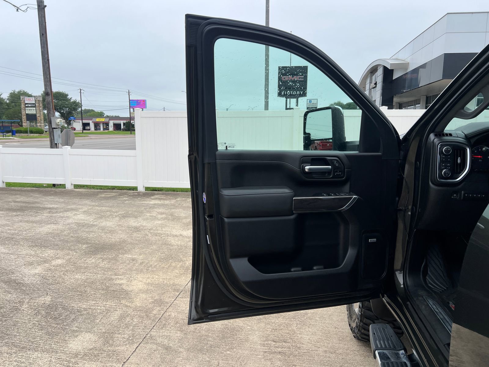 Used 2022 Chevrolet Silverado 2500 LTZ w/ LTZ Plus Package AWD/4WD image 17