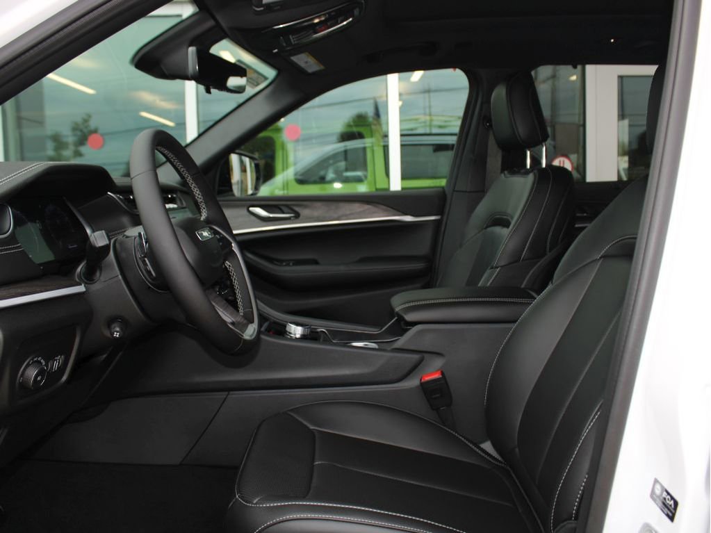 New 2025 Jeep Grand Cherokee Limited w/ Luxury Tech Group II image 11