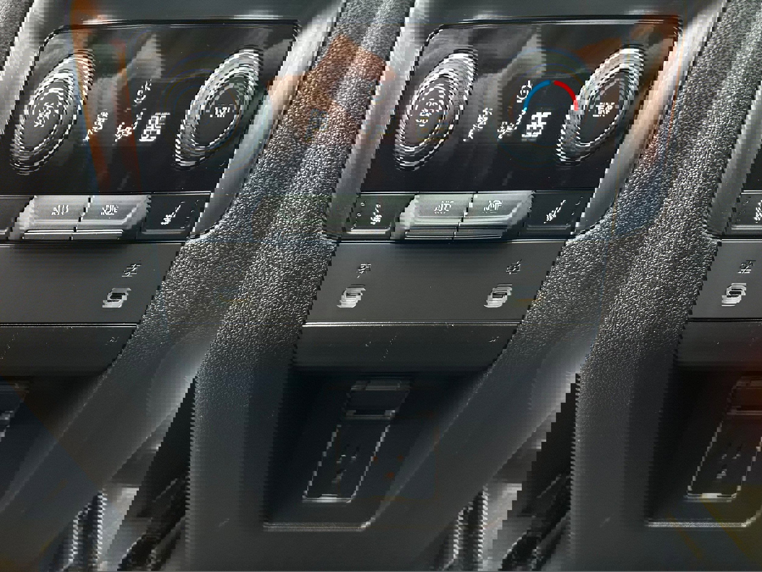 Used 2022 Chevrolet Tahoe Z71 w/ Luxury Package image 31