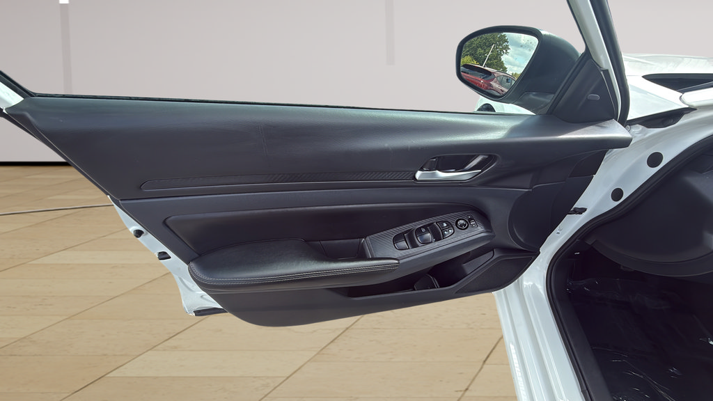 Used 2025 Nissan Altima 2.5 SV FWD image 31
