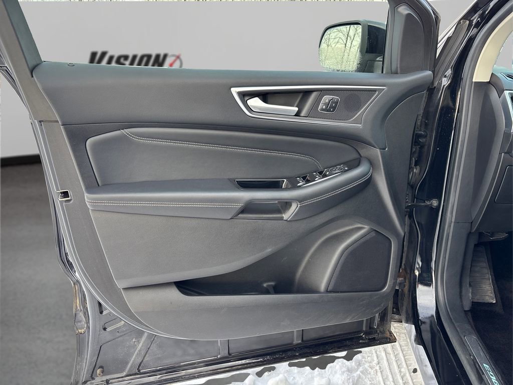 Used 2016 Ford Edge Titanium w/ Technology Package image 25