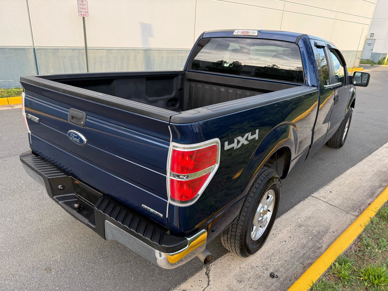 Used 2012 Ford F150 XLT AWD/4WD image 4