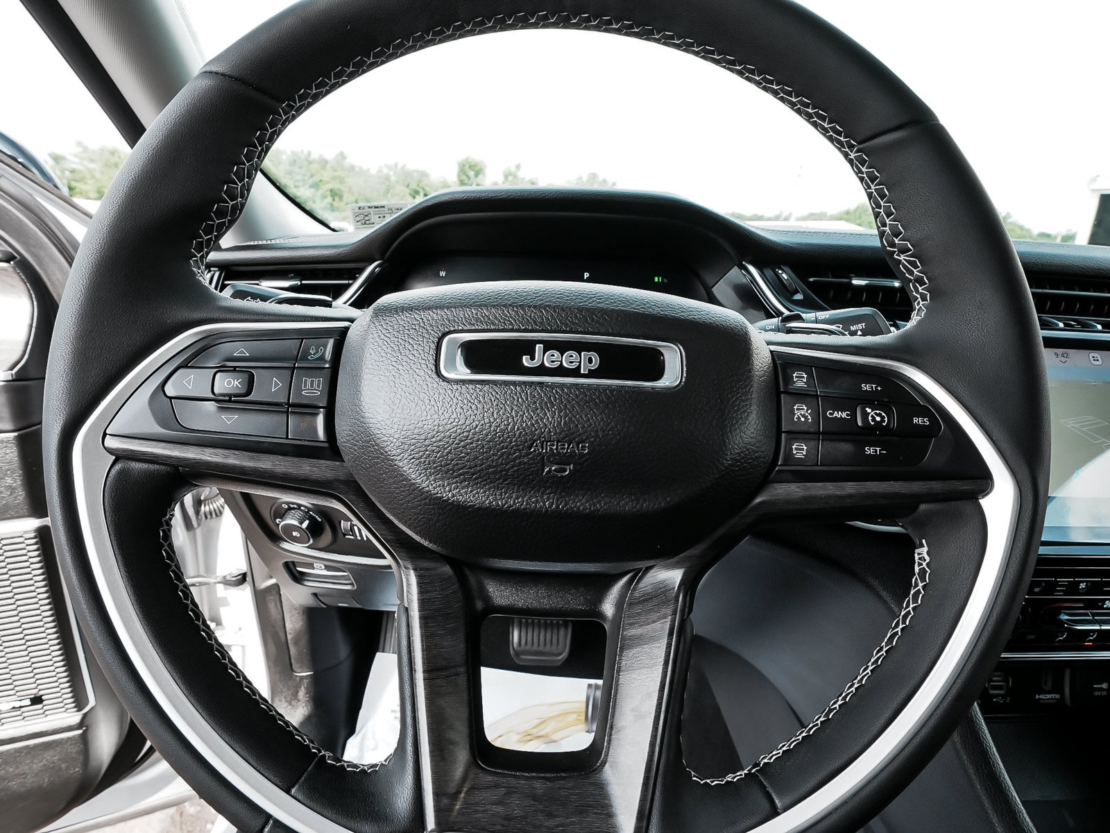 Used 2024 Jeep Grand Cherokee Limited 4xe w/ Luxury Tech Group II AWD/4WD image 19