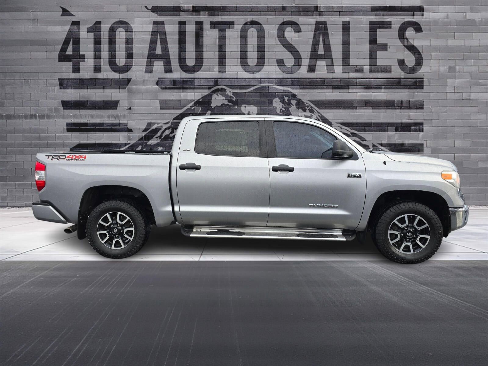 Used 2017 Toyota Tundra SR5 image 2