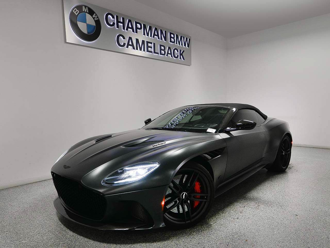Used 2020 Aston Martin DBS Superleggera Volante RWD image 2