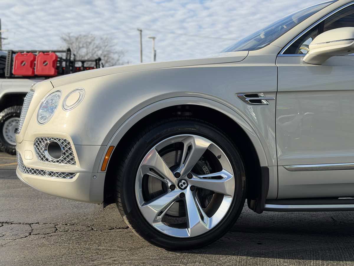Used 2018 Bentley Bentayga image 20