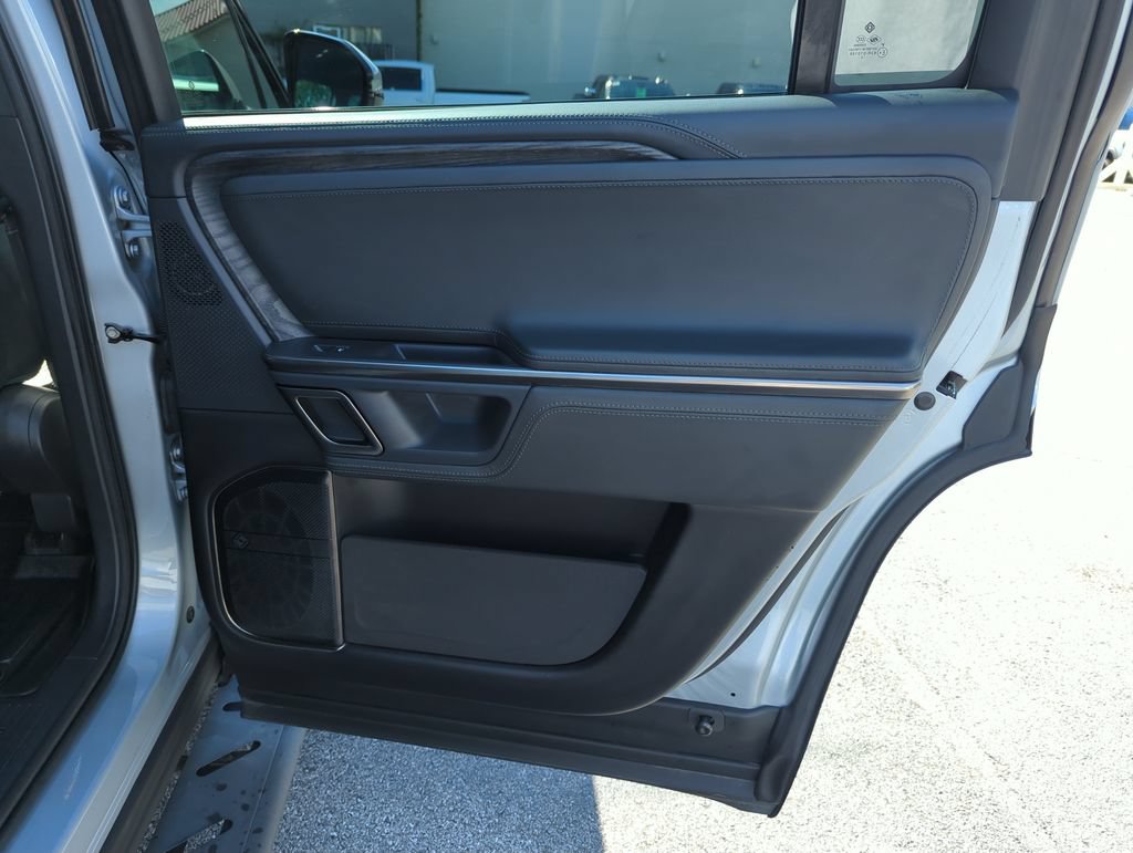 Used 2024 Rivian R1S Adventure Dual AWD/4WD image 30