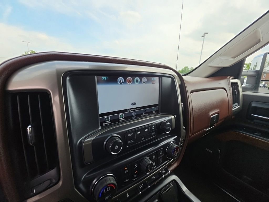Used 2017 Chevrolet Silverado 2500 High Country w/ Snow Plow Prep Package AWD/4WD image 17