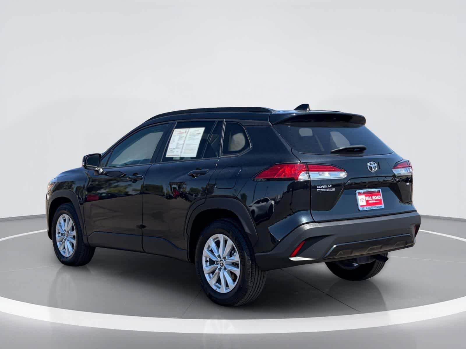 Used 2025 Toyota Corolla Cross LE FWD image 4
