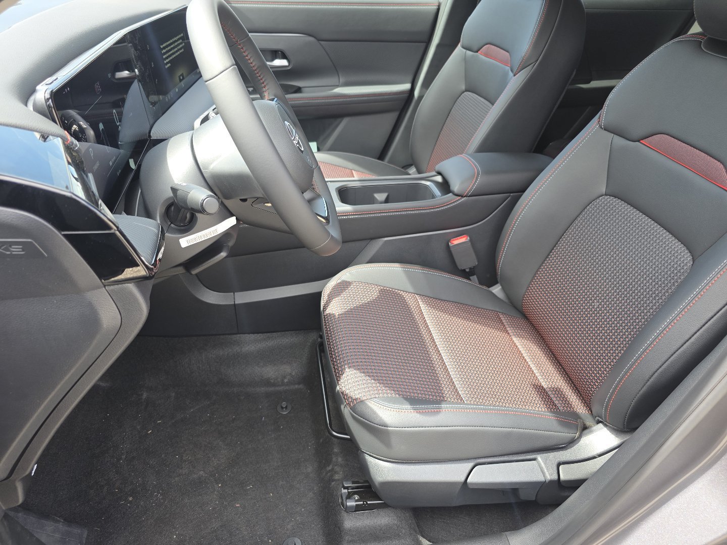 New 2026 Nissan Kicks SR AWD/4WD image 26