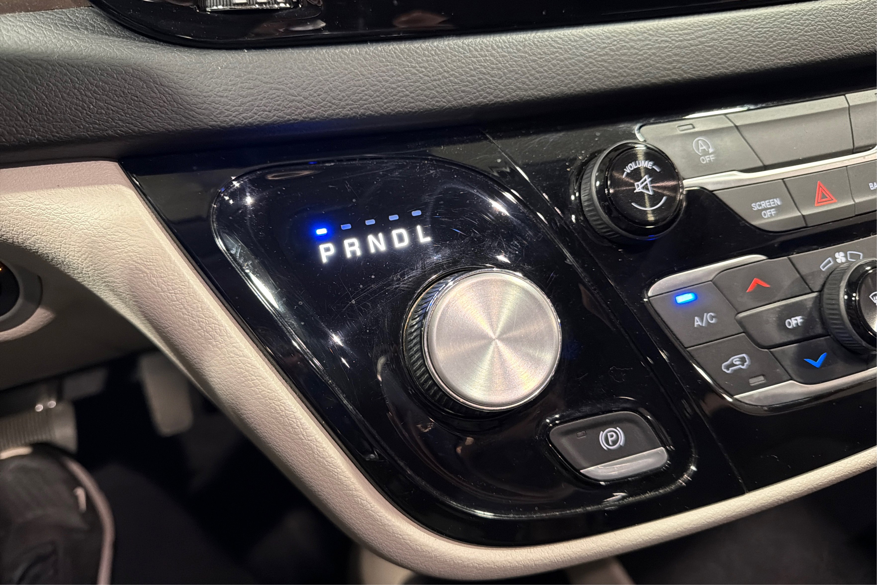 Used 2017 Chrysler Pacifica LX w/ Tire & Wheel Group FWD image 30