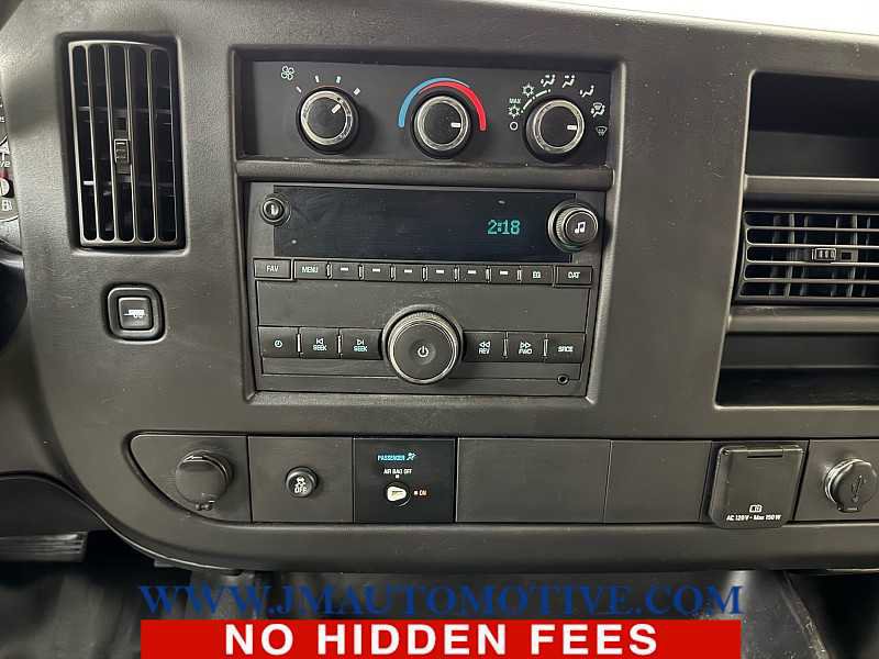 Used 2017 Chevrolet Express 2500 RWD image 17