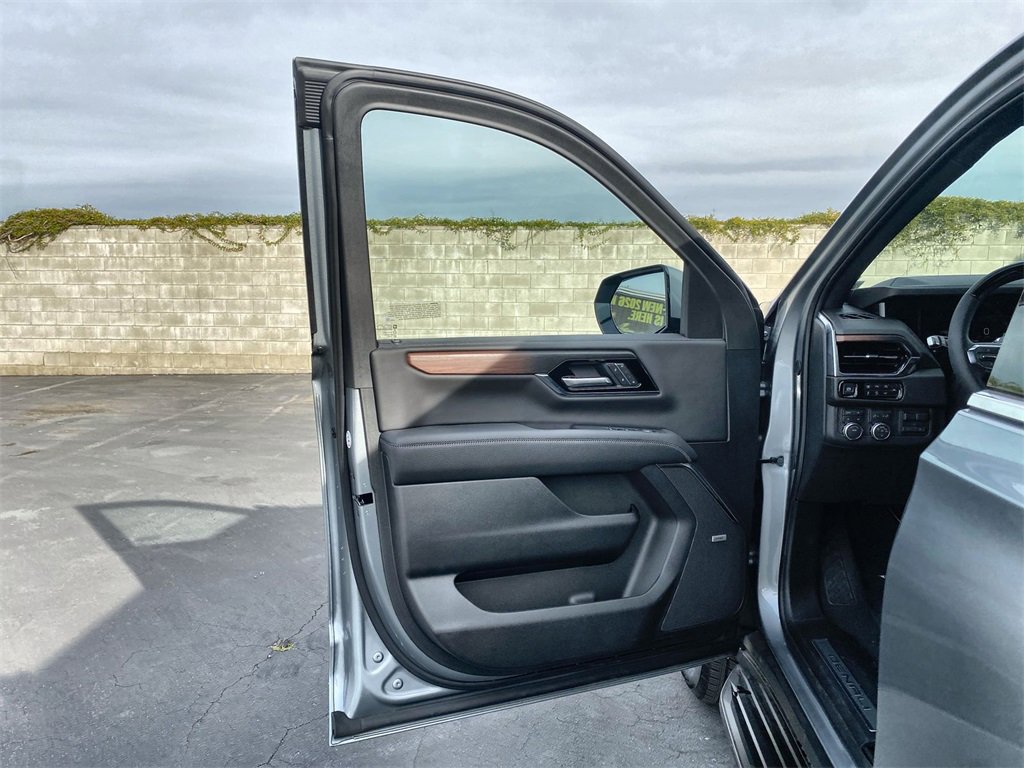 New 2026 GMC Yukon XL Denali w/ Advanced Technology Package image 29