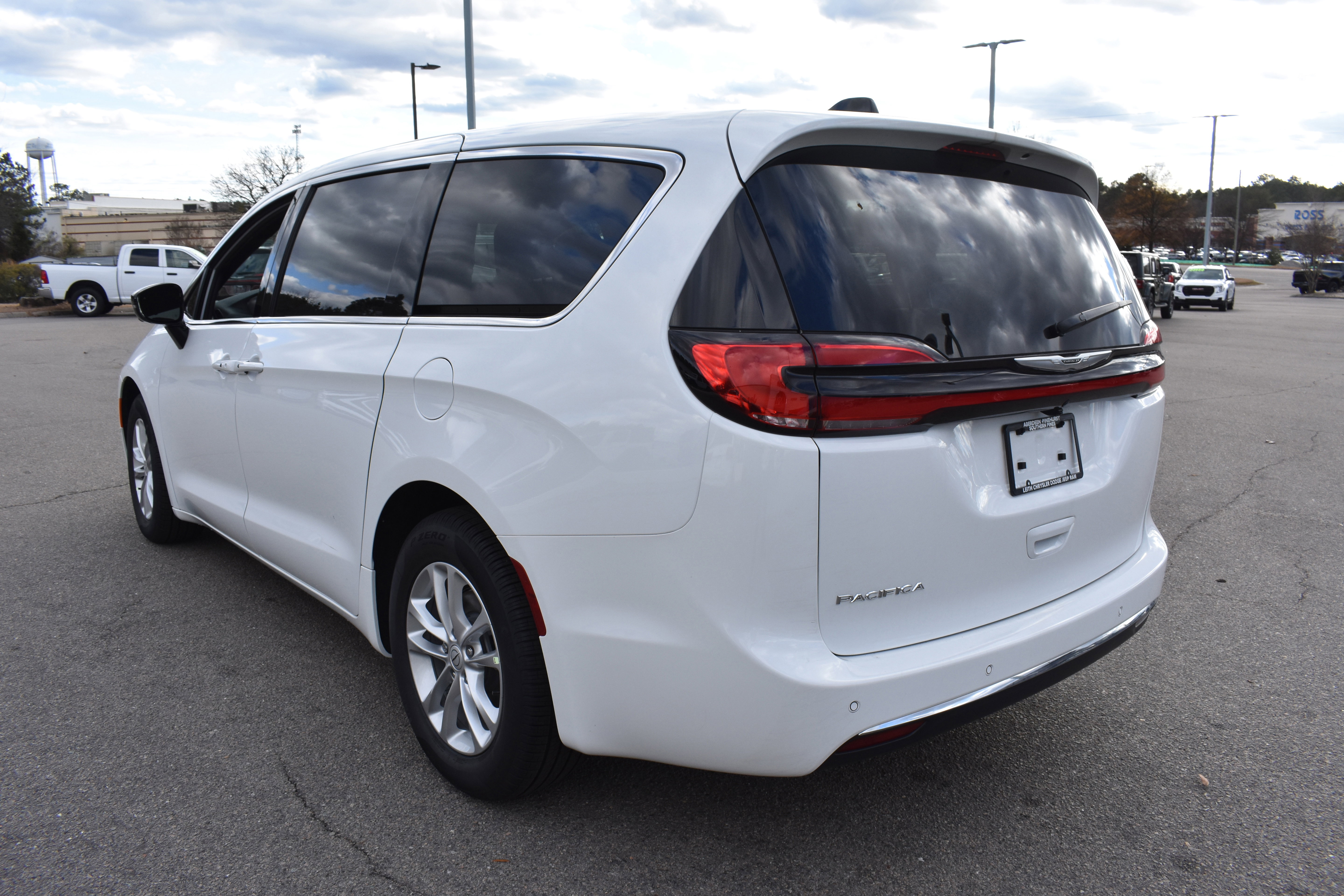 New 2026 Chrysler Pacifica Select image 7