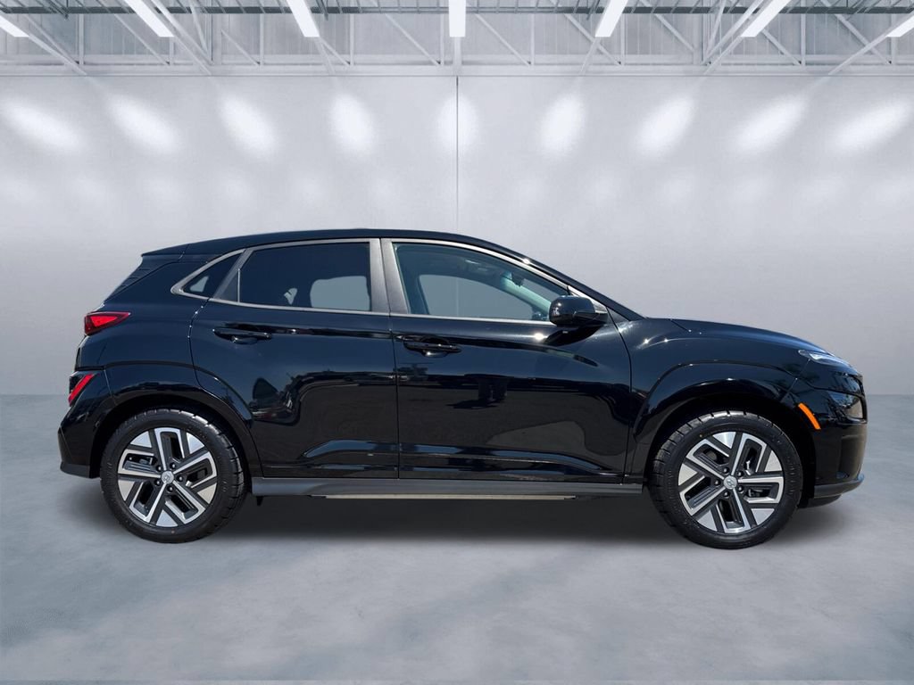 Used 2023 Hyundai Kona SE FWD image 3