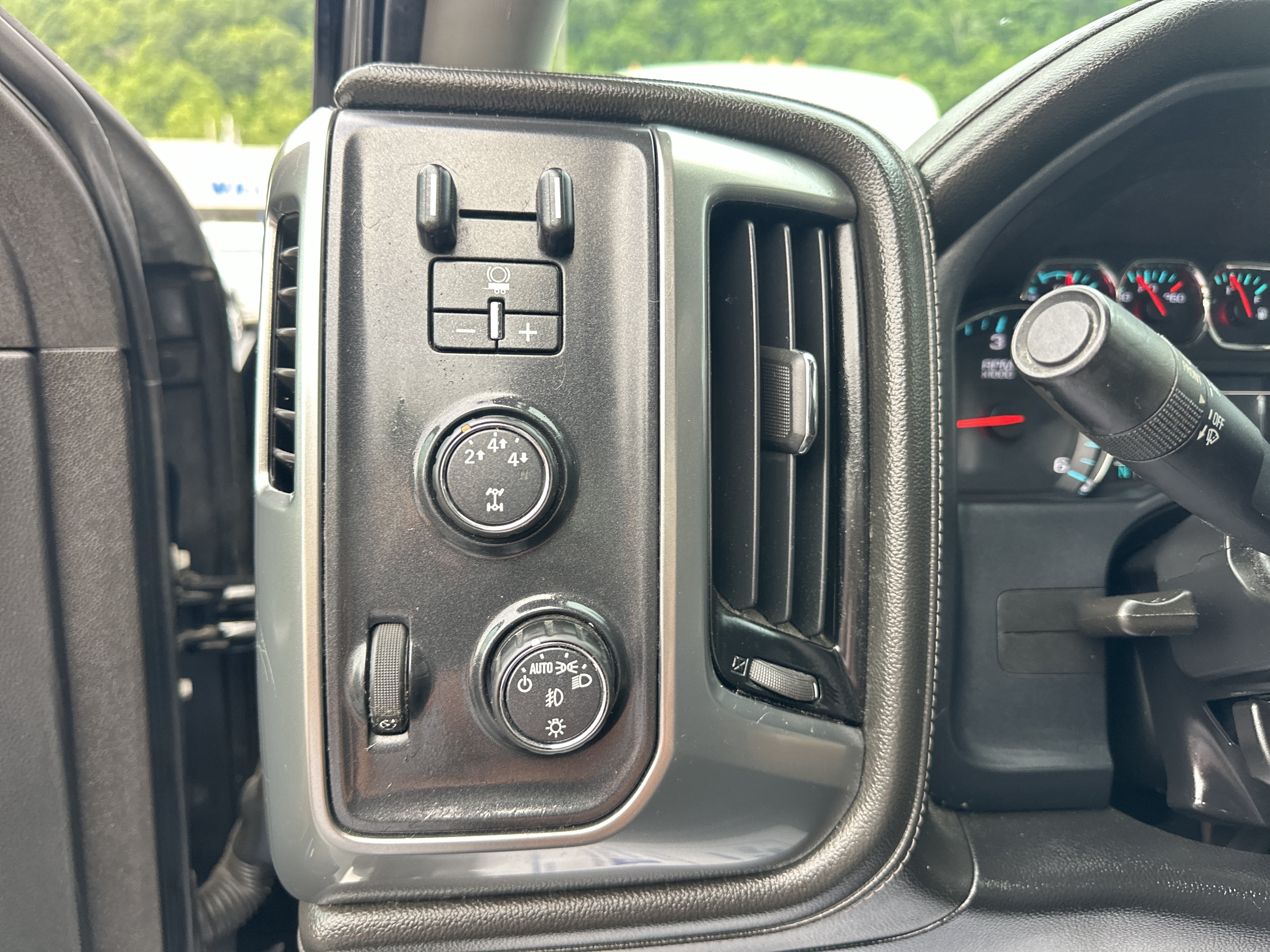 Used 2016 Chevrolet Silverado 2500 LTZ w/ Custom Sport Edition AWD/4WD image 9