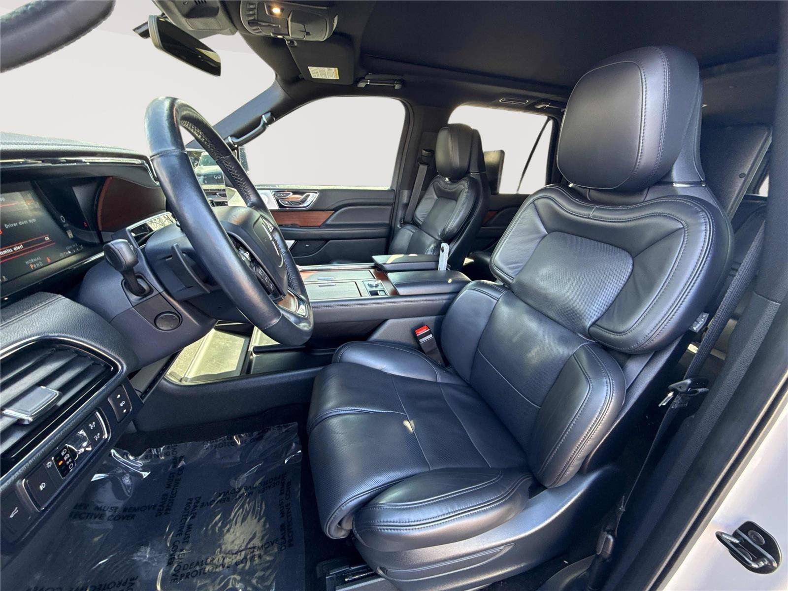 Used 2023 Lincoln Navigator L Reserve AWD/4WD image 10