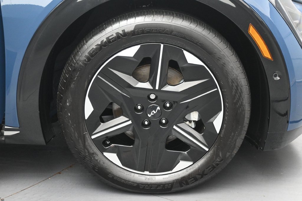 Used 2025 Kia EV6 Wind AWD/4WD image 32