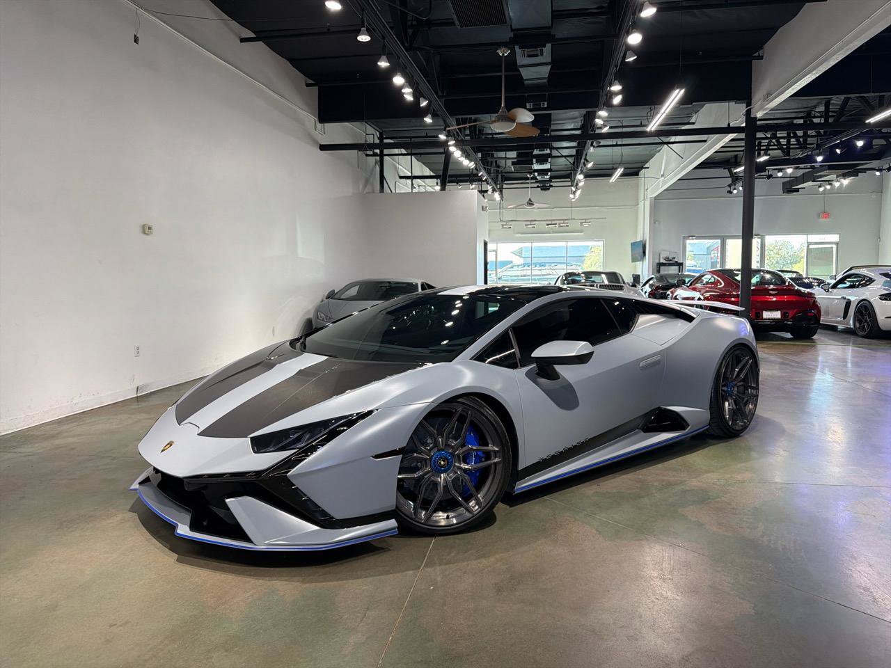 Used 2023 Lamborghini Huracan Tecnica RWD image 3