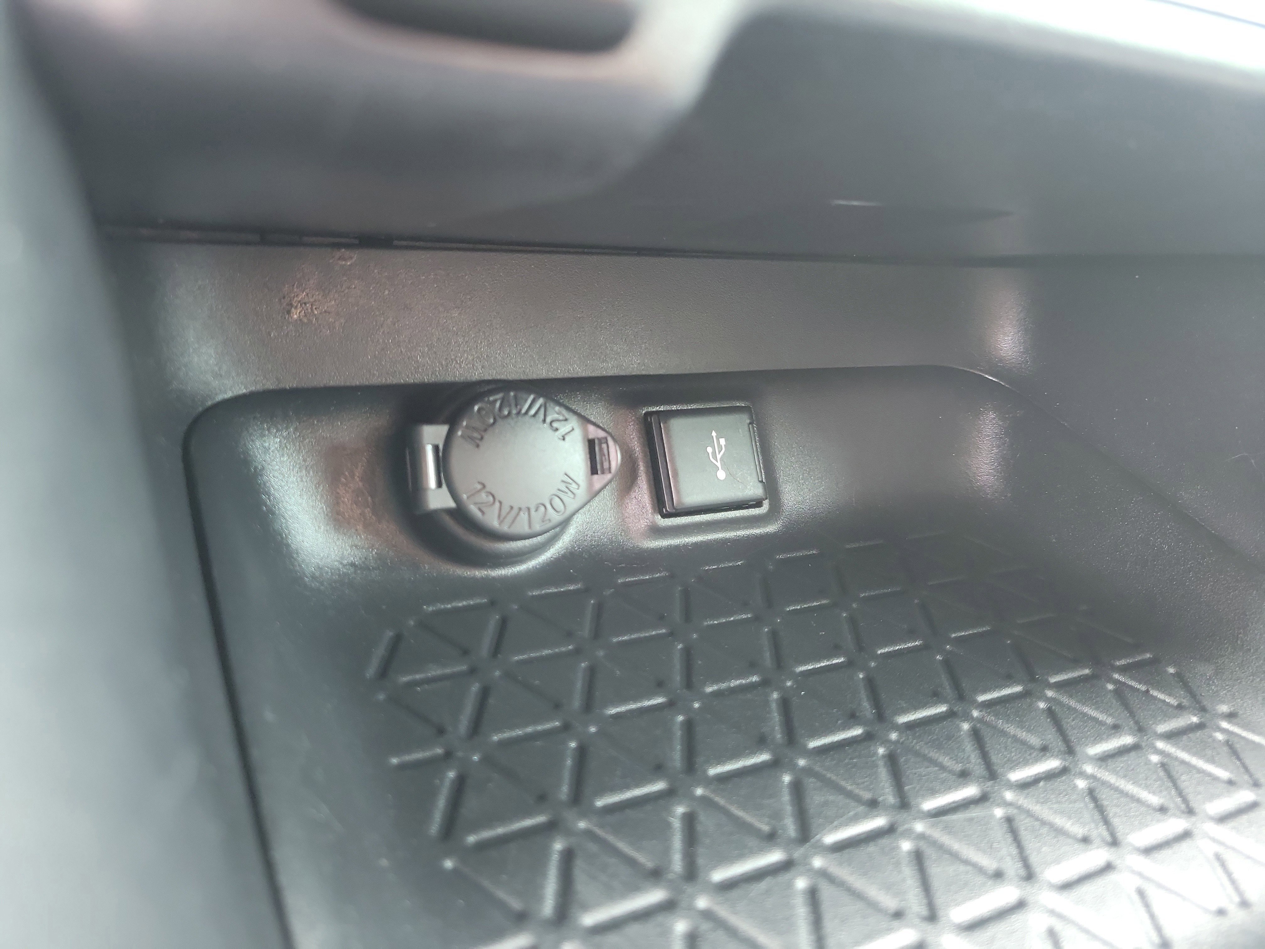 Used 2020 Toyota RAV4 LE image 21