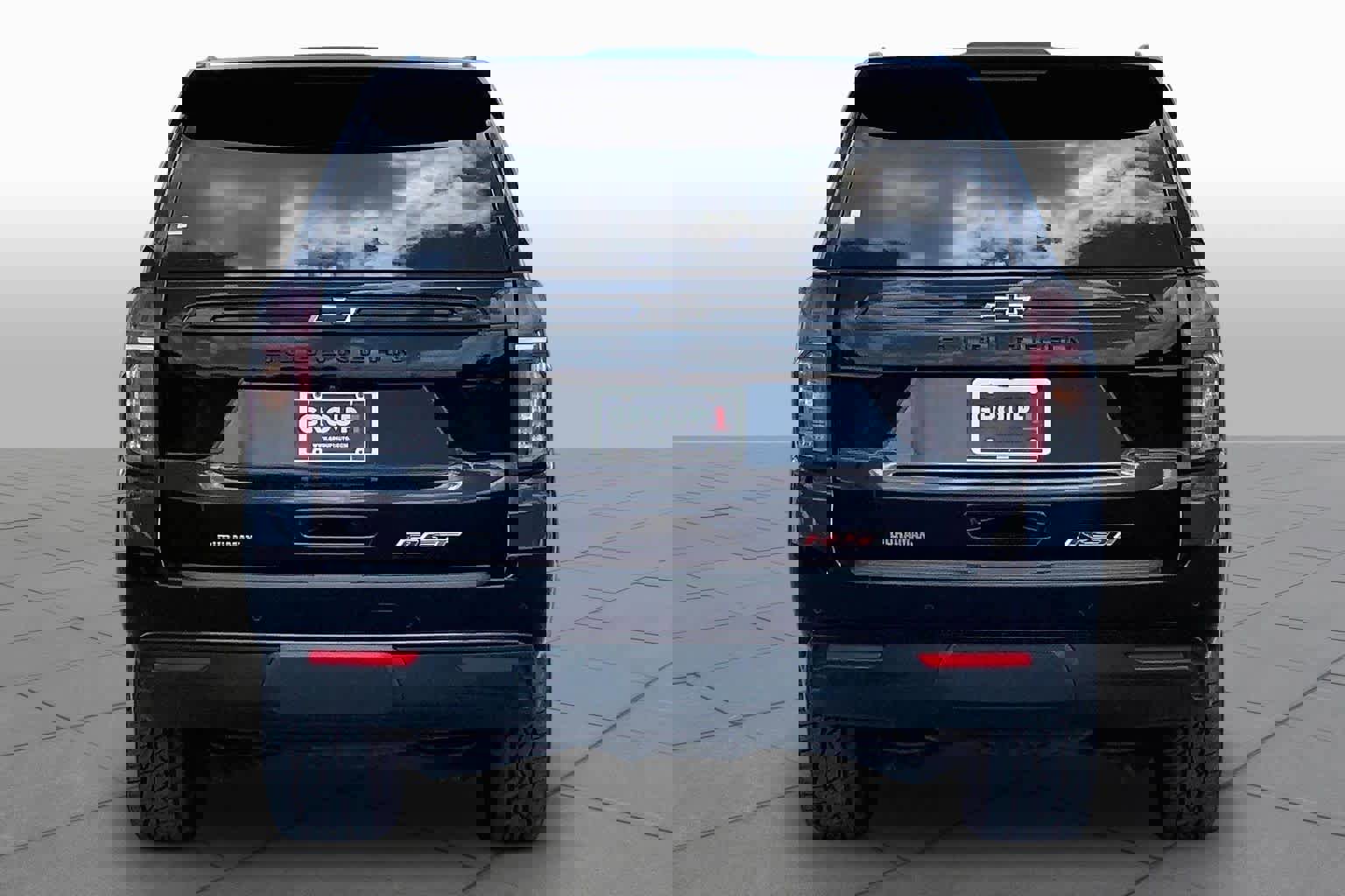 Used 2023 Chevrolet Suburban RST w/ Luxury Package image 5