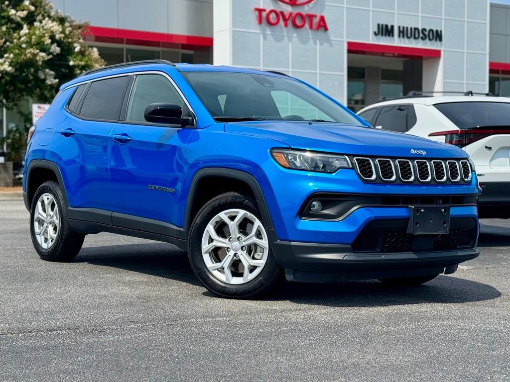 Used 2024 Jeep Compass Latitude AWD/4WD image 2
