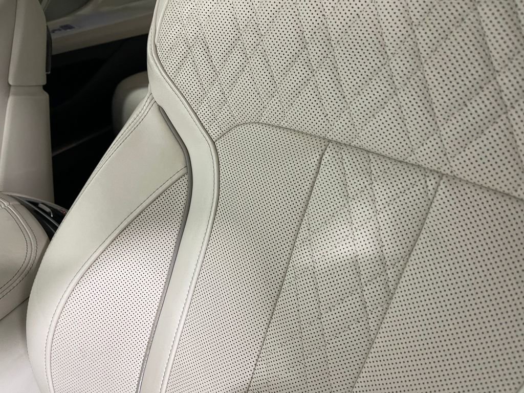 Used 2018 BMW 750i w/ Executive Package RWD image 18