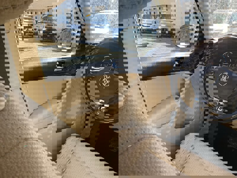 Used 2017 Volkswagen Tiguan S image 16