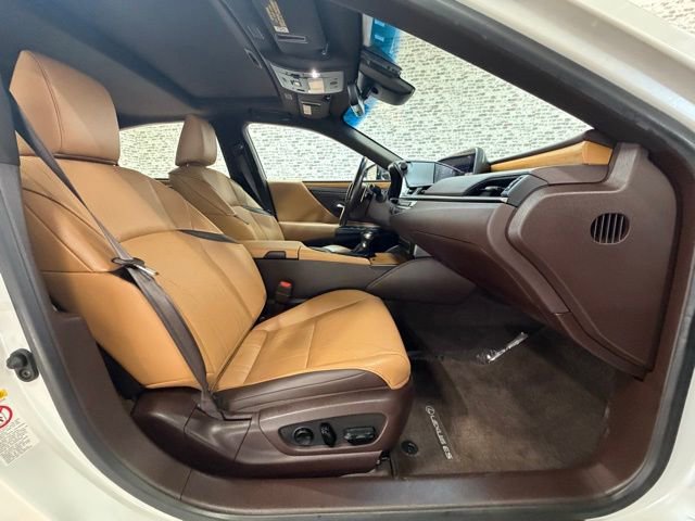 Used 2019 Lexus ES 300h w/ Luxury Package image 9