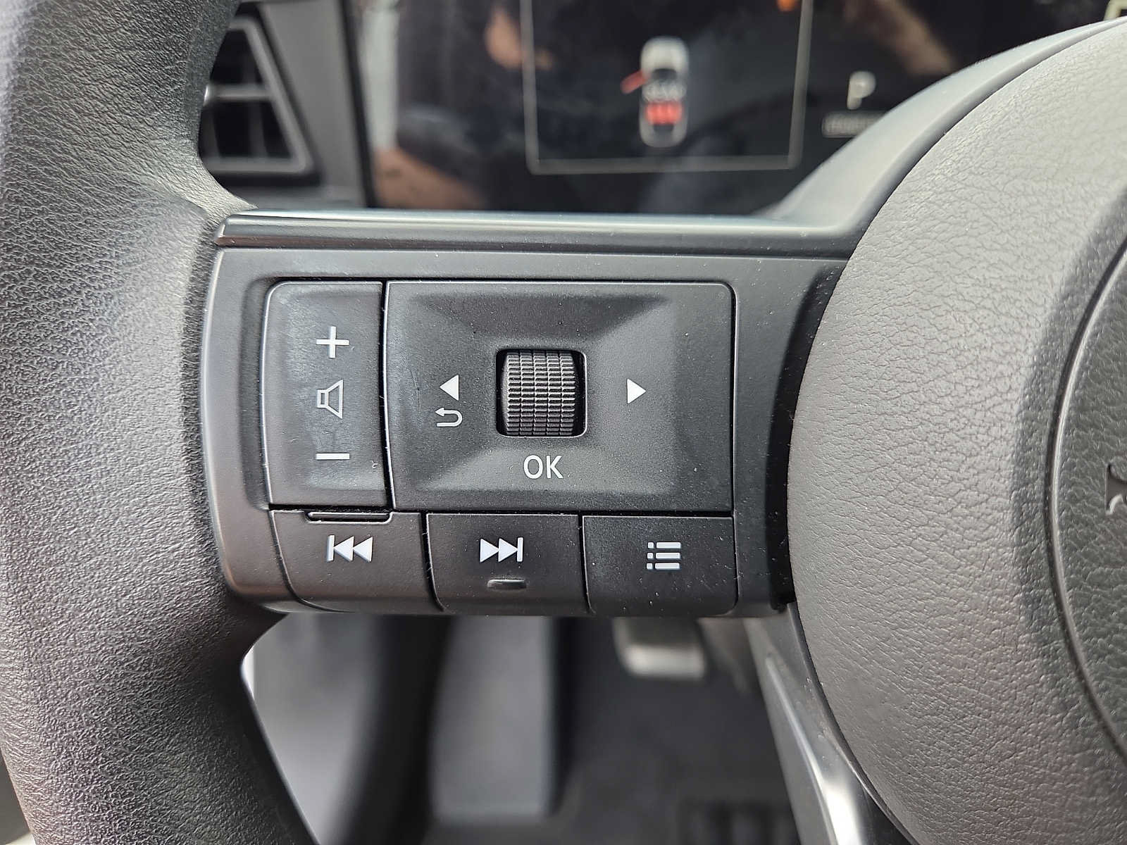 Used 2025 Nissan Kicks SV AWD/4WD image 21
