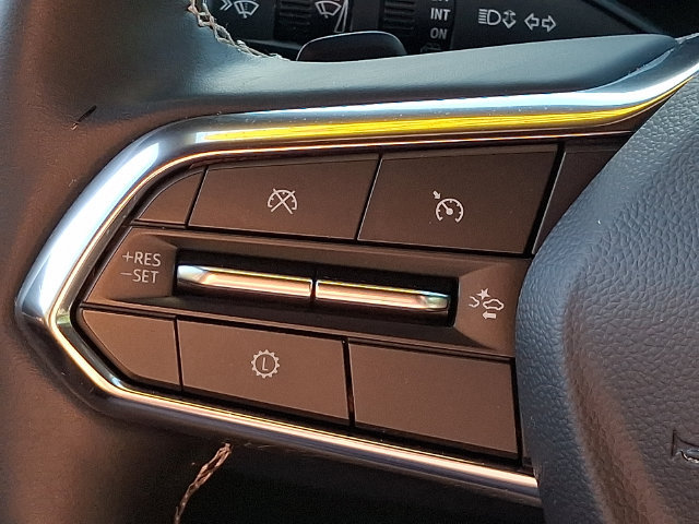 Used 2025 Chevrolet Traverse LT AWD/4WD image 21
