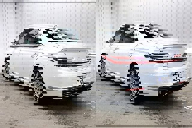 Used 2021 Genesis G90 3.3T Premium image 11