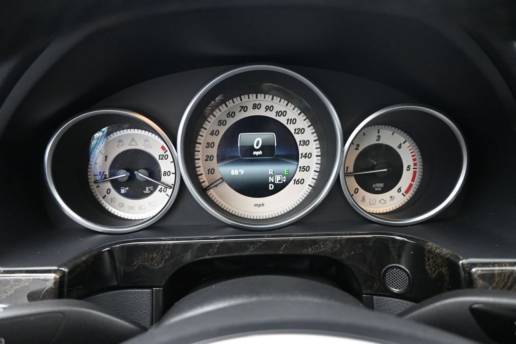 Used 2014 Mercedes-Benz E 250 BlueTEC Sedan image 3