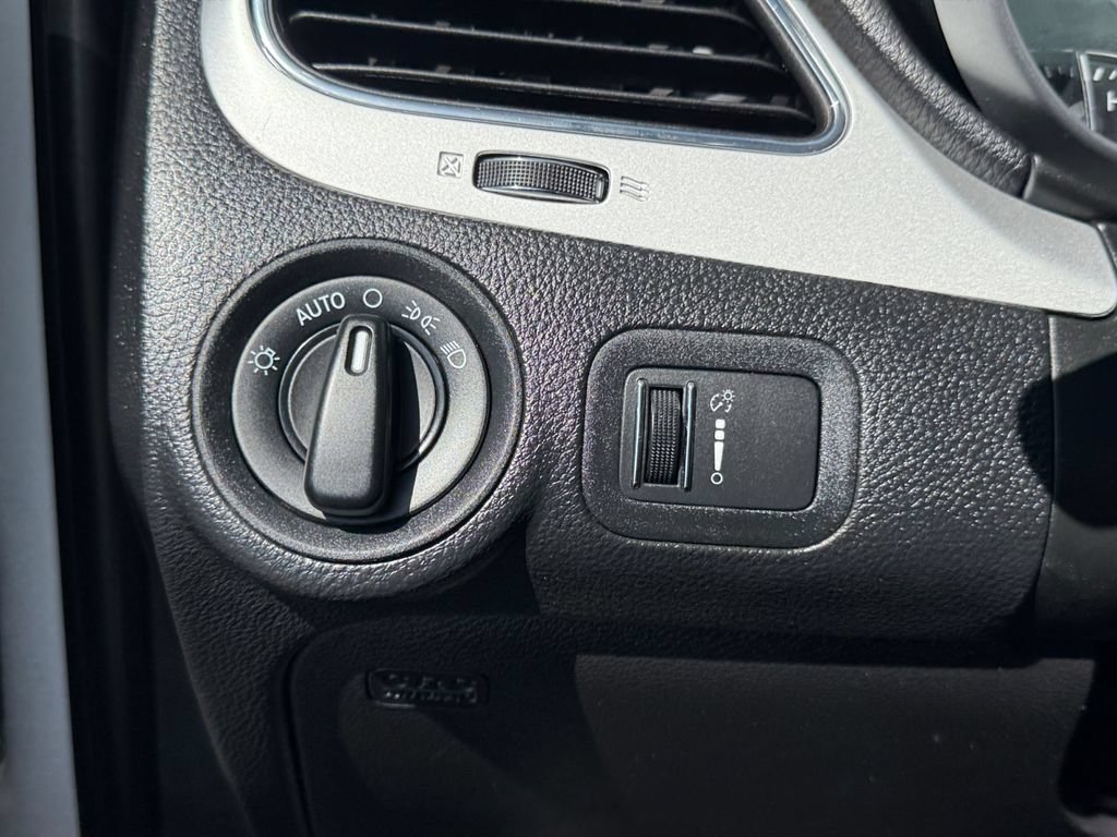 Used 2018 Dodge Journey SE w/ Blacktop Package FWD image 18