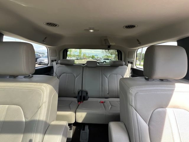 Used 2019 Ford Expedition Limited w/ Equipment Group 302A AWD/4WD image 19