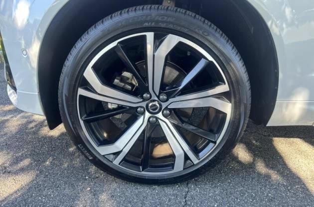Used 2024 Volvo XC60 B5 Ultimate w/ Protection Package Premier AWD/4WD image 14