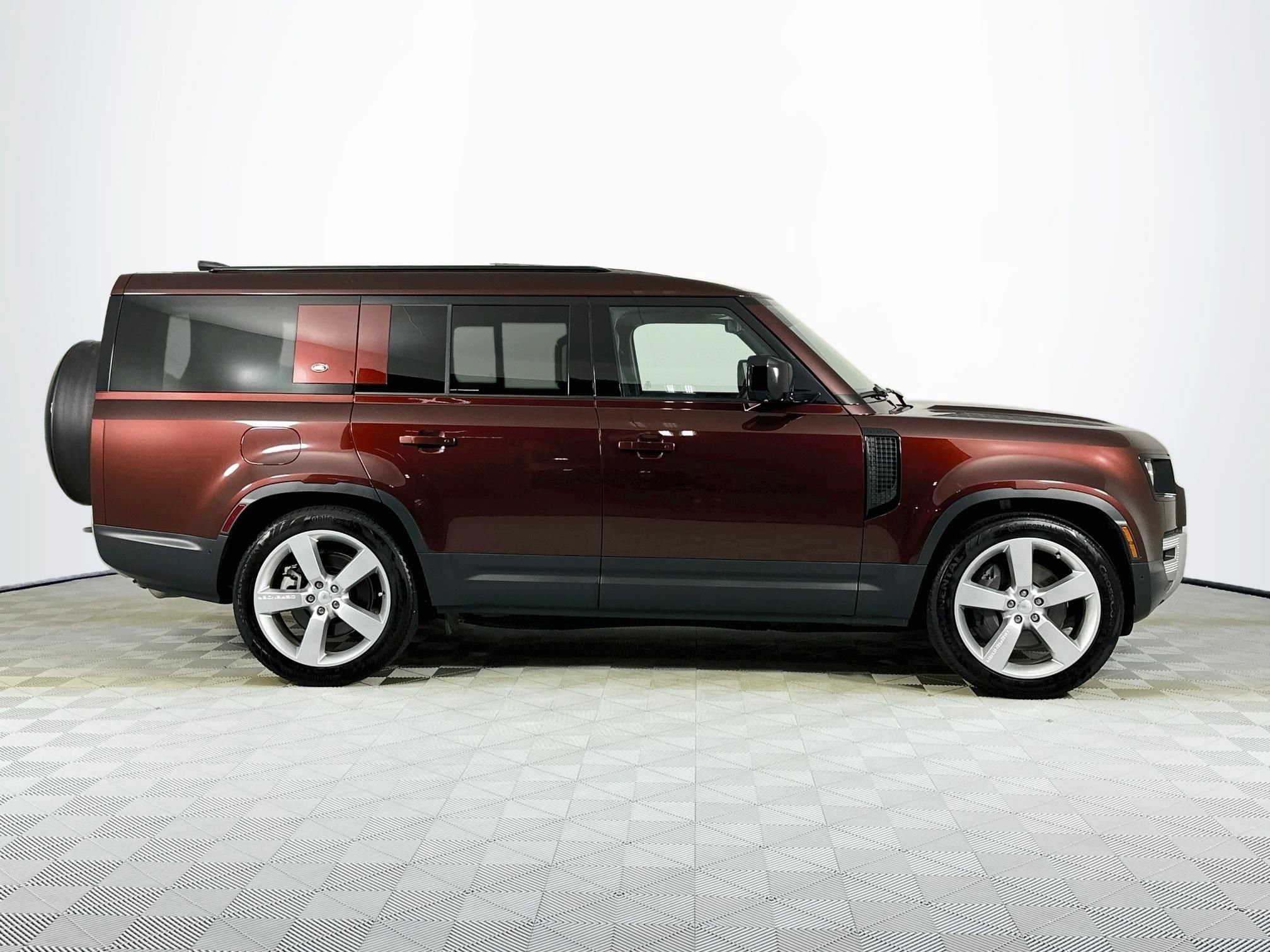 Certified 2023 Land Rover Defender 130 First Edition AWD/4WD image 4