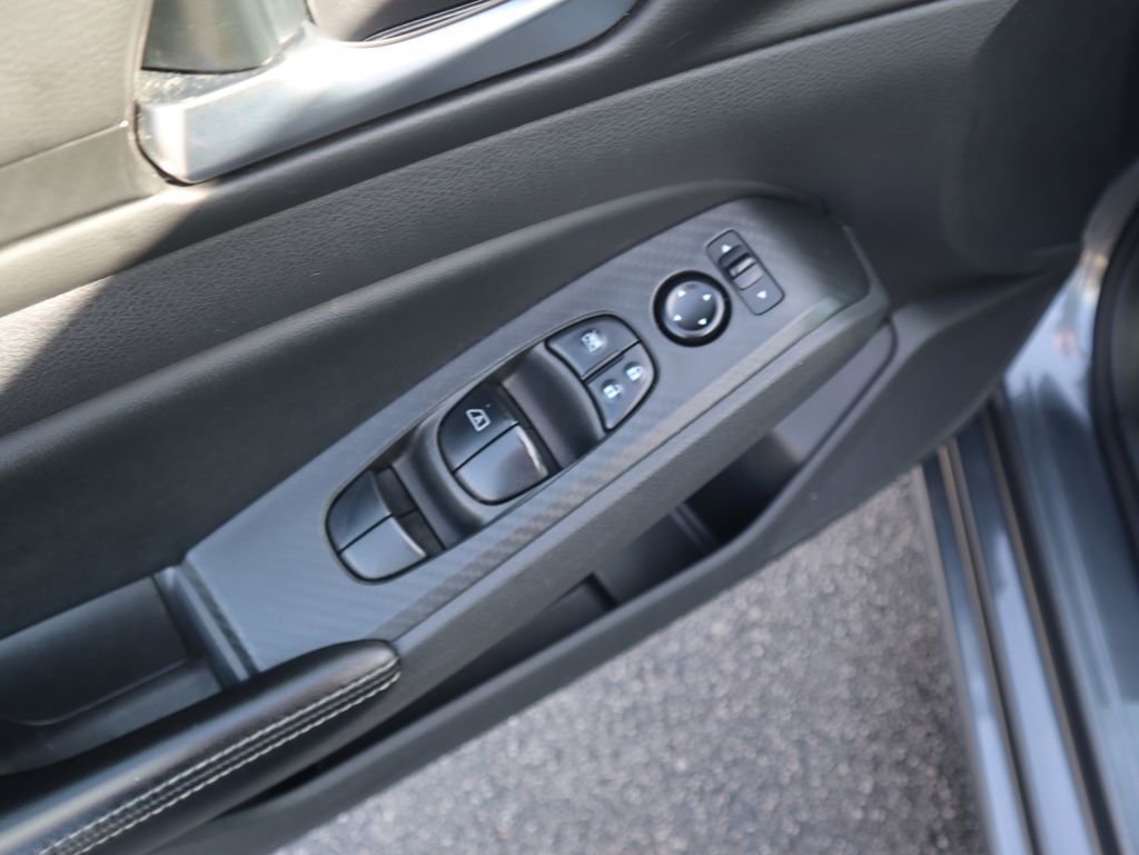 Used 2024 Nissan Altima 2.5 SV image 17