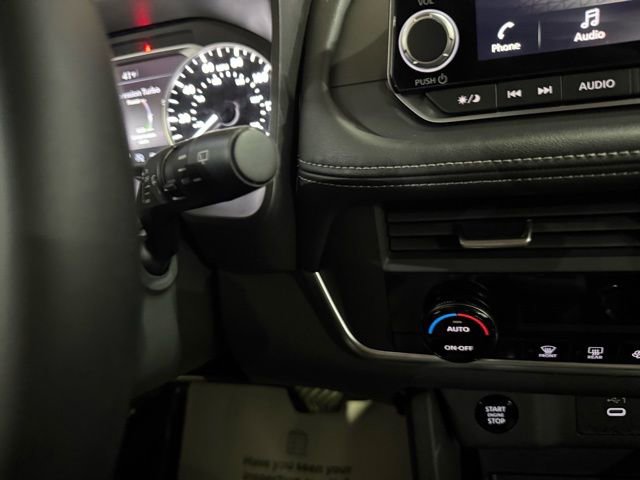 Certified 2025 Nissan Rogue SV image 18