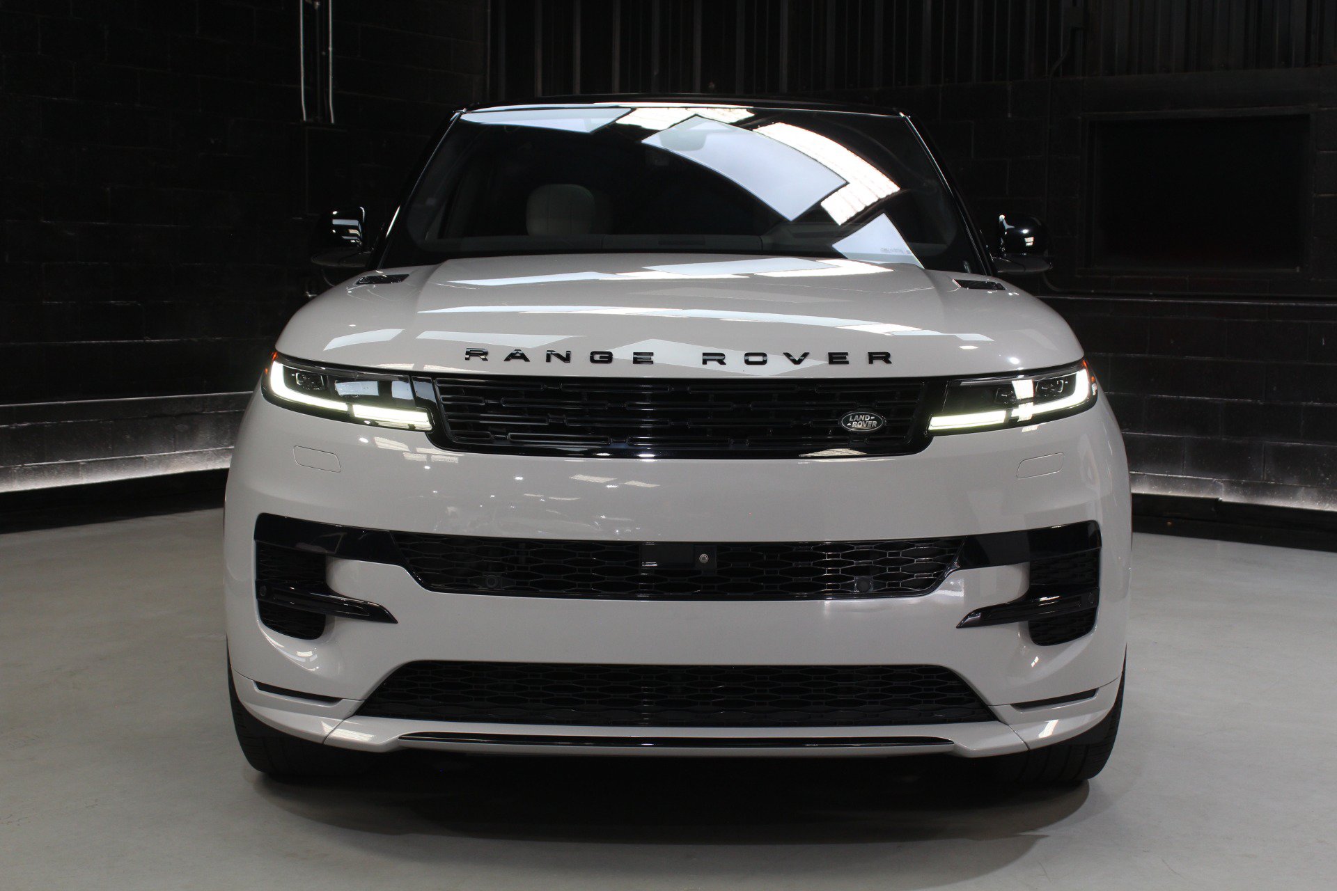 Used 2023 Land Rover Range Rover Sport SE Dynamic AWD/4WD image 6