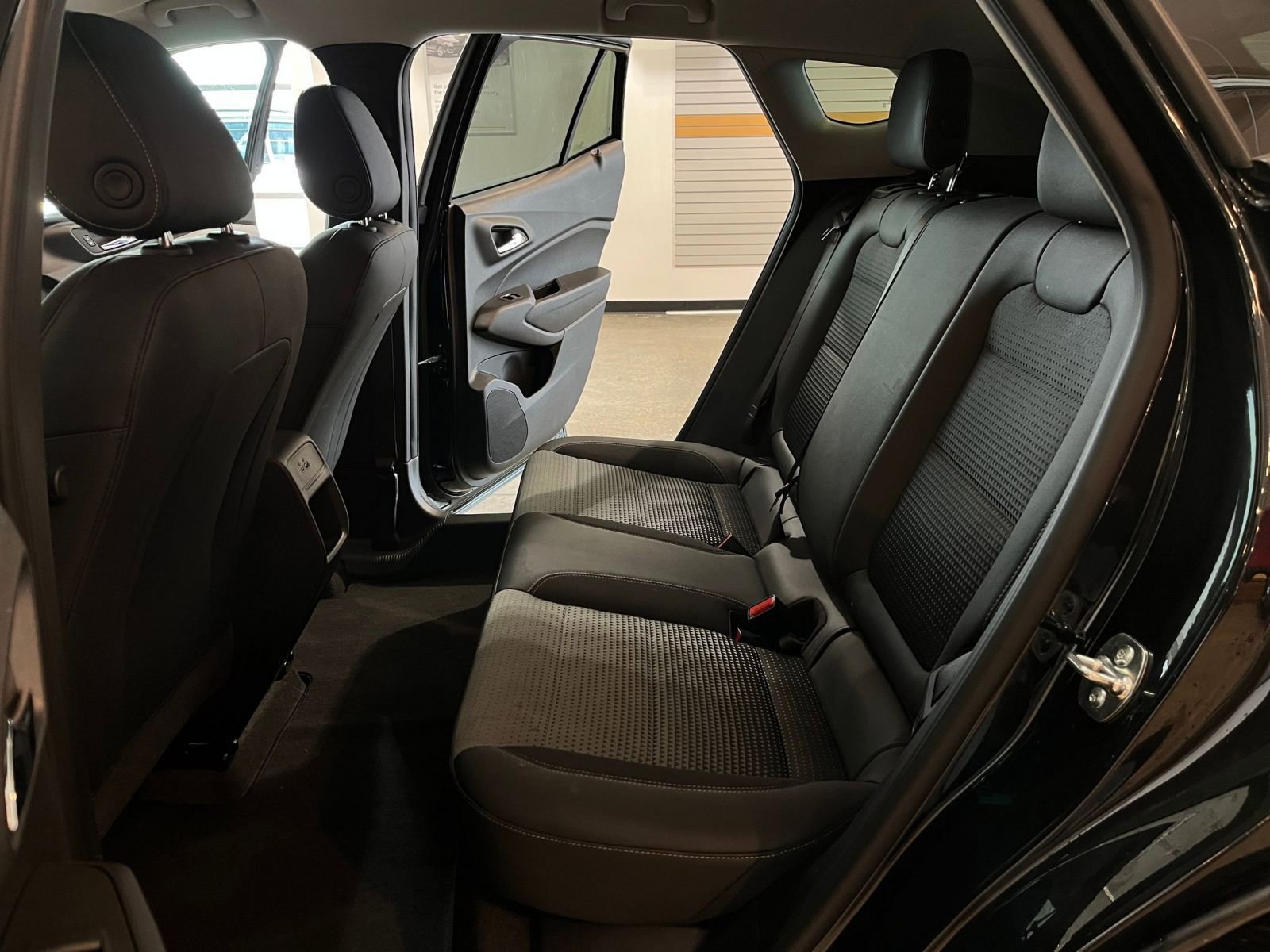 Used 2025 Chevrolet Trax LT w/ LT Convenience Package image 24