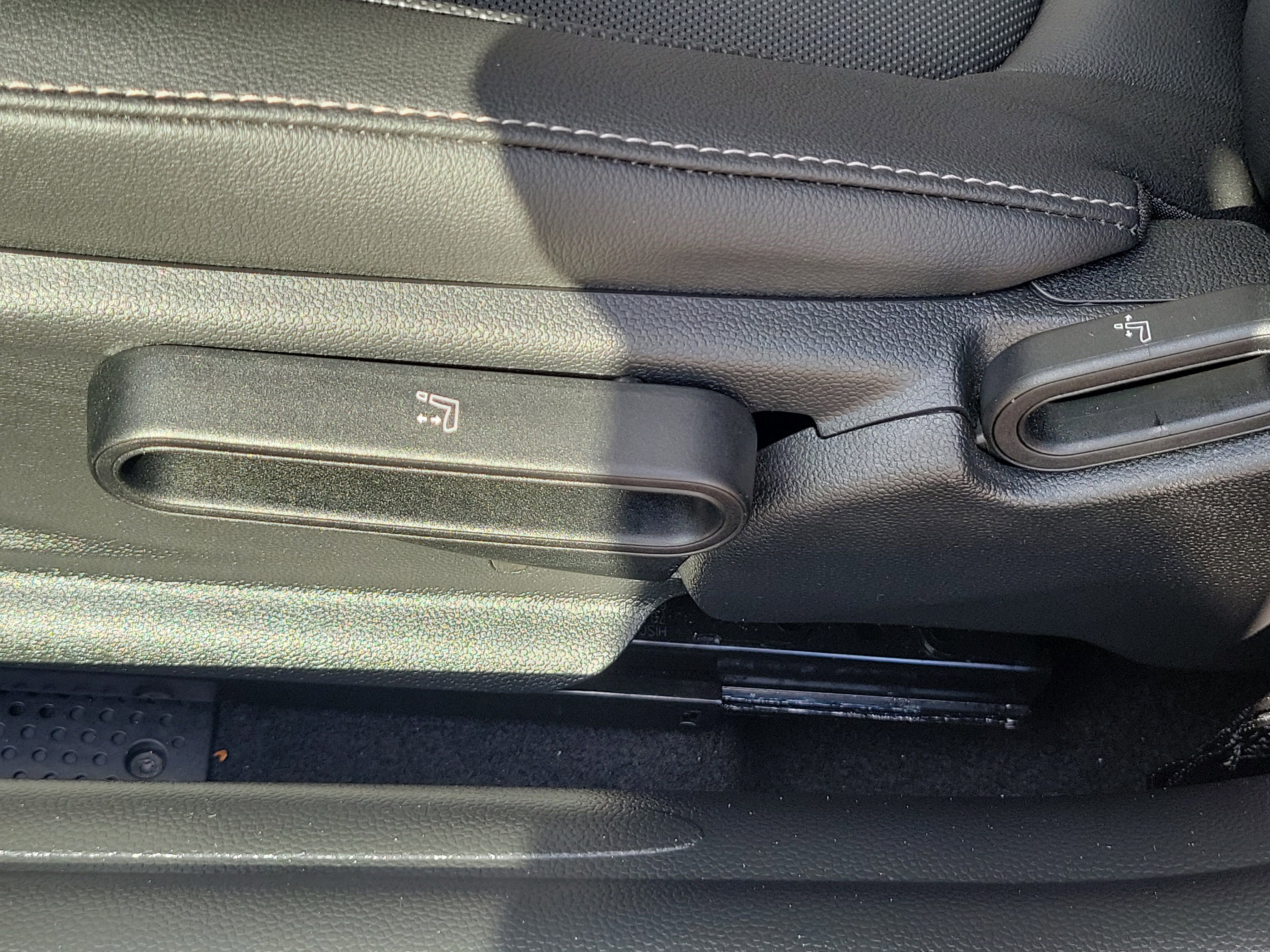 Used 2024 MINI Cooper 2-Door Hardtop image 17