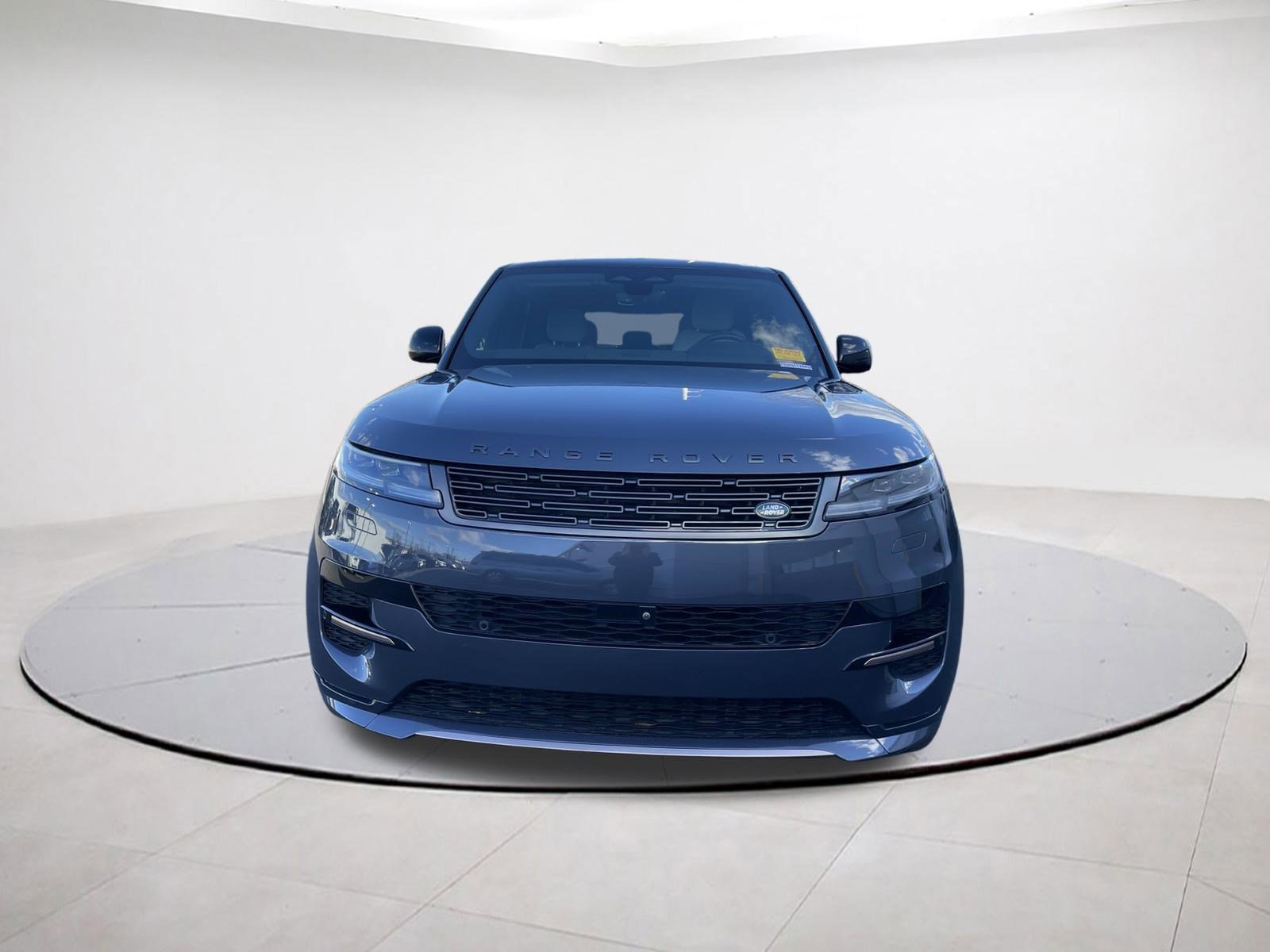 Used 2024 Land Rover Range Rover Sport Dynamic SE image 2