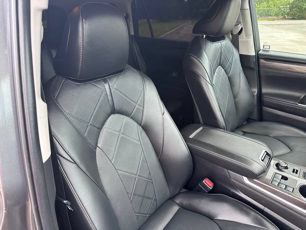 Certified 2024 Toyota Highlander Platinum AWD/4WD image 39