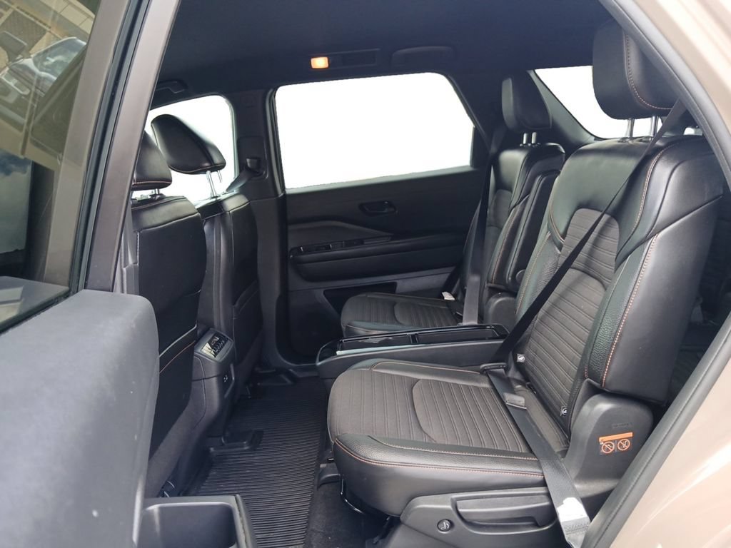 Used 2024 Nissan Pathfinder Rock Creek AWD/4WD image 13