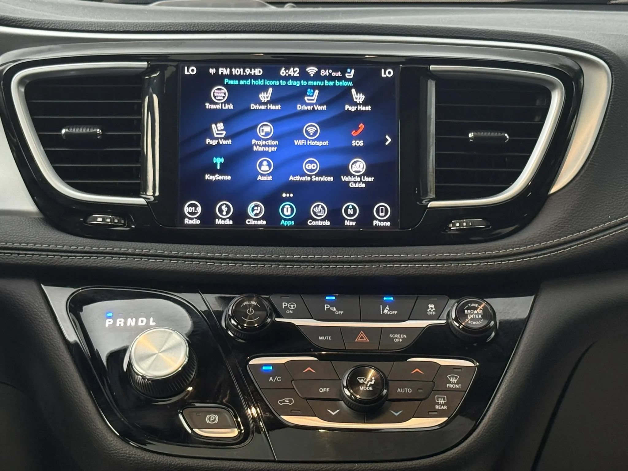 Used 2019 Chrysler Pacifica Limited w/ Advanced Safetytec Group FWD image 9