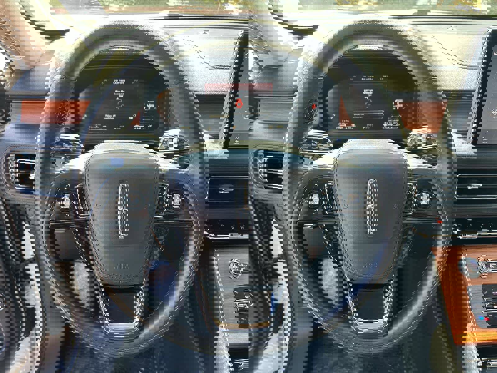 Used 2020 Lincoln Aviator Reserve w/ Equipment Group 201A image 15