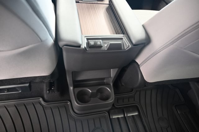 Used 2023 Toyota Sienna LE AWD/4WD image 28