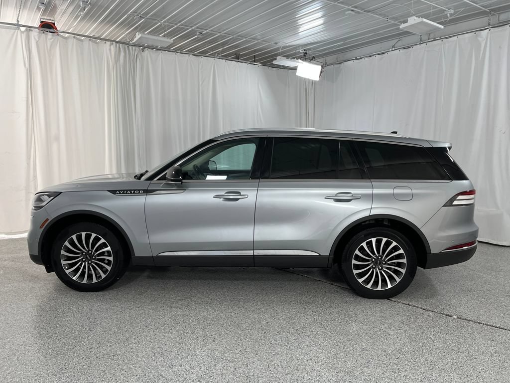 Used 2023 Lincoln Aviator Reserve w/ Equipment Group 201A AWD/4WD image 2
