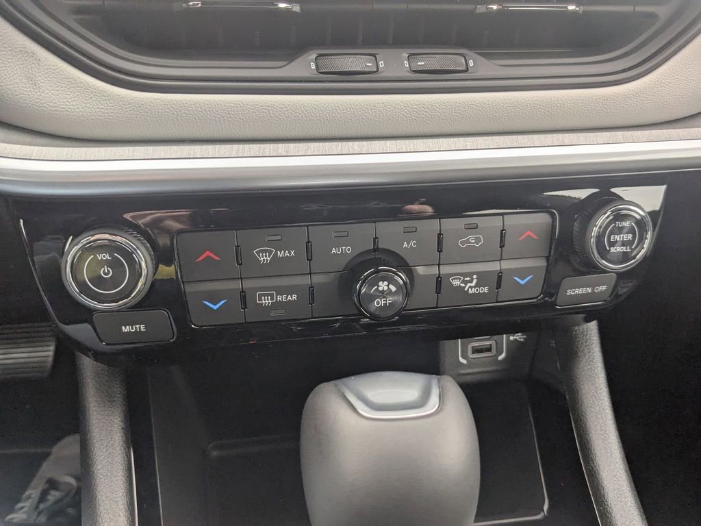 New 2026 Jeep Compass Limited w/ Sun, Sound & Navigation Group AWD/4WD image 24